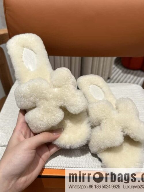 wsxc1698170838749_6-800x800a00w2vnzeid152118_20250705094934.jpg Hermès Lamb Fur H Slippers
