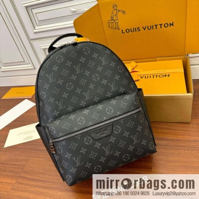 LV M22558 DISCOVERY S backpack