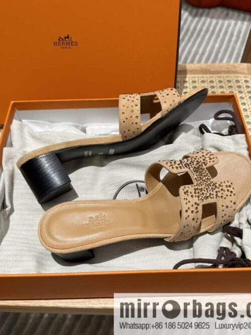 wsxc1698780535052_2-800x800v2zkwyvmpiv139070_20250705010035.jpg Hermes, the classic new diamond-faced H slippers.