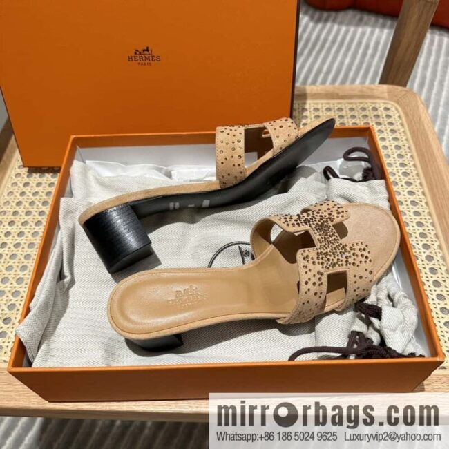 wsxc1698780535052_2-800x800v2zkwyvmpiv139070_20250705010035.jpg Hermes, the classic new diamond-faced H slippers.