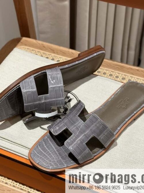 wsxc1698781361448_0-800x800o4c40e2u5k2138998_20250705005816.jpg Hermès Crocodile 🐊 slippers
