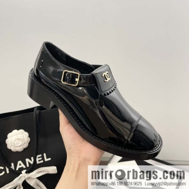 CHANEL Xiaoxiang patent leather glossy Mary Jane platform loafers