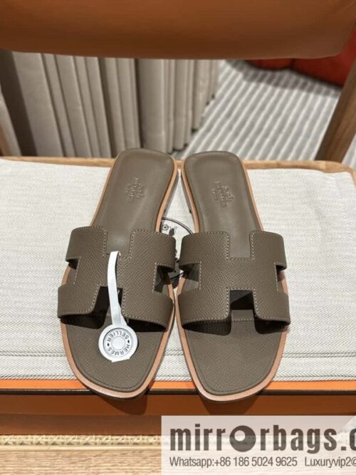 wsxc1702567746782_0-800x800zinhfpwgahu128123_20250702203840.jpg Hermes, classic slippers.