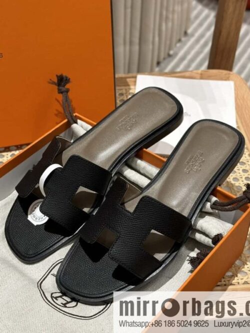 wsxc1702567853722_1-800x8004dpfv3qfepl128103_20250702203806.jpg Hermes, classic slippers.