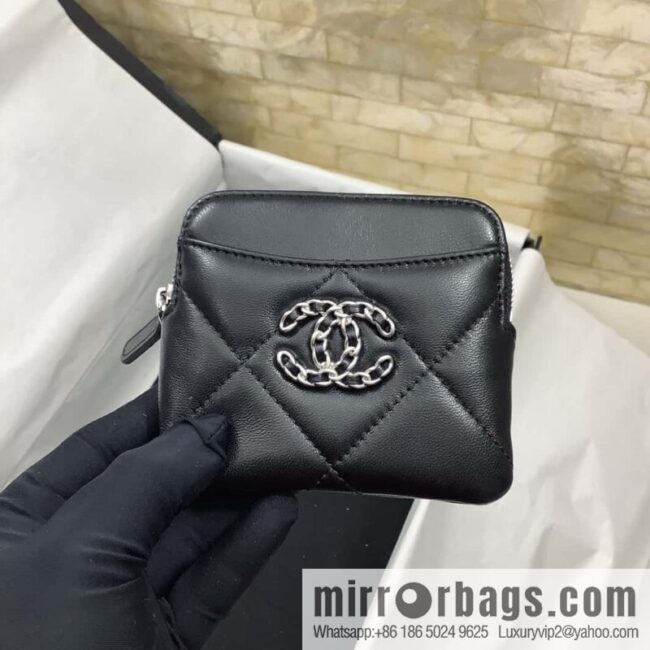 CHANEL 19 series sheepskin wallet card holder AP2086