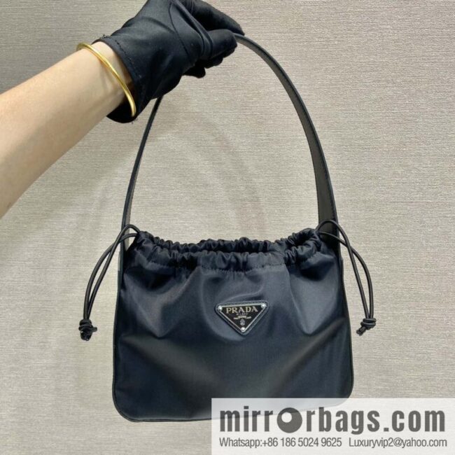 PRADA 🎉 drawstring armpit bag 🎉 B6249 small/medieval bag