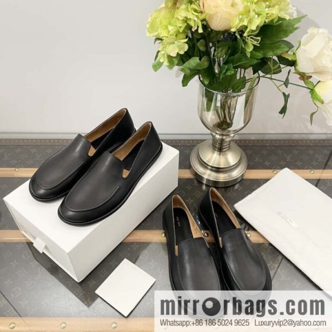 𝐓𝐇𝐄 𝐑𝐎𝐖|𝟐𝟎𝟐𝟑 black flat loafers