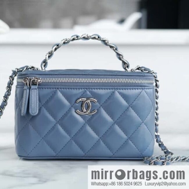 wsxc1709909850501_0-800x8001hqkeijtpwm6247_20250715235110.jpg 𝗖𝗛𝗔𝗡𝗘𝗟 𝟮𝟯𝗸 rhinestone handle long box, haze blue 🔜 AP3593