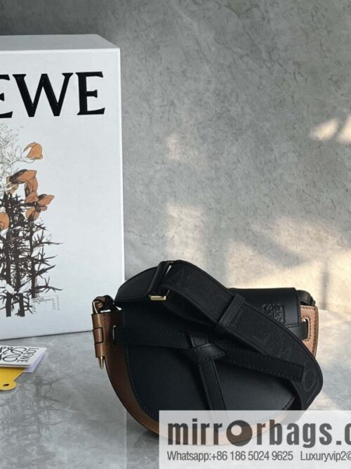 wsxc1711099960277_0-800x800mvw1g4llmvg5716_20250715234617.jpg LOEWE letter wide shoulder strap saddle bag MiniGateDual handbag 0672