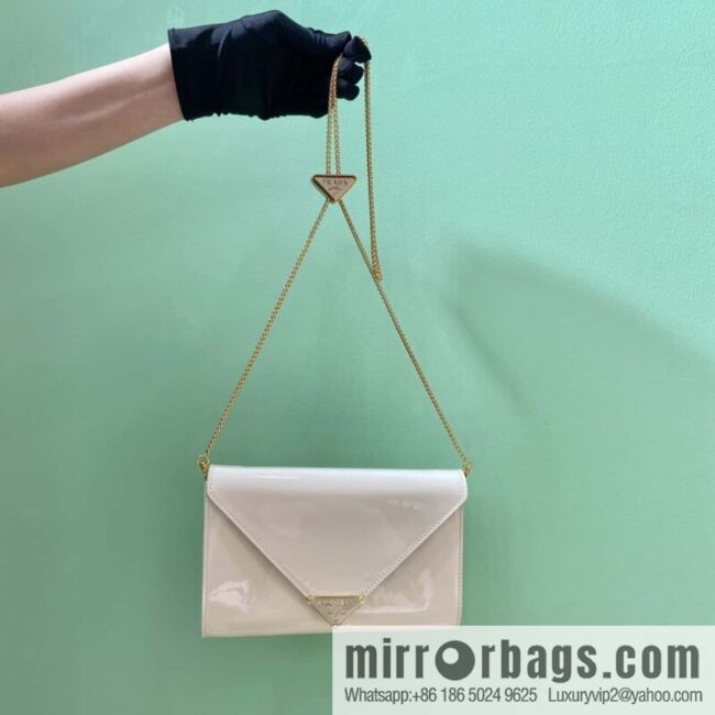 PRADA 🎉 patent leather envelope bag 🎉 1Bp051 handbag, white