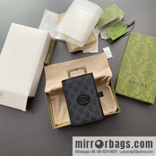 GUCCI G Replica Luxury Handbag Decoration Interlocking Double G Label Passport Holder 724562
