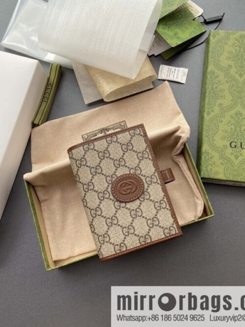 wsxc1711366380742_0-800x80003aoapakarw5506_20250715234414.jpg GUCCI G Replica Luxury Handbag Decoration Interlocking Double G Label Passport Holder 724562
