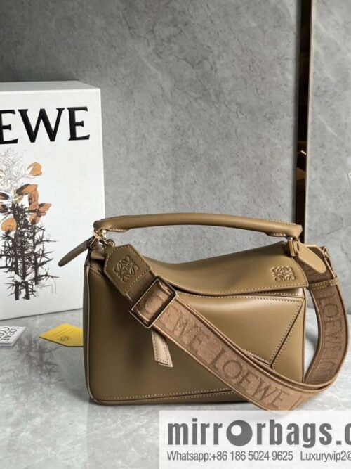 wsxc1711719495396_0-800x800t50jmqkx2fx2551_20250715231622.jpg LOEWE satin leather ➕ Anagram embroidery shoulder strap puzzle geometric bag 0189 oak brown