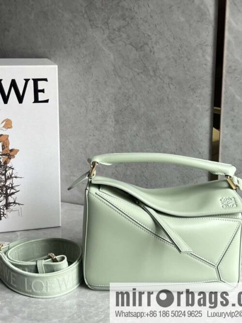 wsxc1711719521355_0-800x800uza01acyfya2498_20250715231558.jpg LOEWE satin leather ➕ Anagram embroidery shoulder strap puzzle geometric bag 0189 spring jade