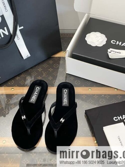 wsxc1712487328787_0-800x800niieb1o5x24108903_20250702073233.jpg CHANEL Xiaoxiang spring and summer velvet, double C rhinestone buckle flip-flop slippers