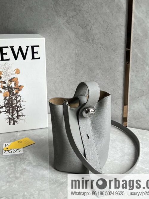 wsxc1712916495988_0-800x800i0tvtgylqvd1365_20250715230541.jpg LOEWE latest 𝑷𝒆𝒃𝒃𝒍𝒆 bucket bag 0705 lychee pearl gray
