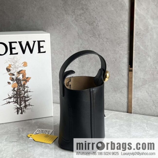 LOEWE 𝑷𝒆𝒃𝒃𝒍𝒆 bucket bag 0705 black