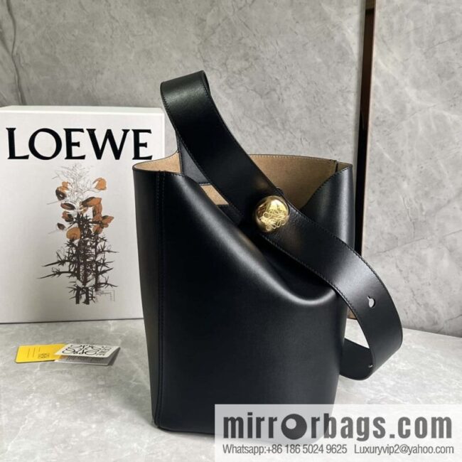 LOEWE 𝑷𝒆𝒃𝒃𝒍𝒆 bucket bag 0703 black