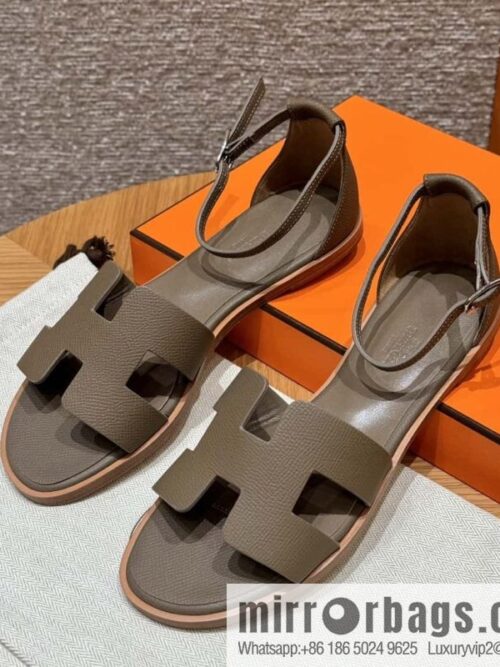 wsxc1712920112092_0-800x8003b0js0nna0c108391_20250702071953.jpg Hermès H\'s must-wear sandals in spring and summer