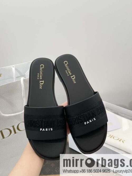 wsxc1713893477681_0-800x800w5miu5nrqo199106_20250702034100.jpg DIOR spring and summer new leather embroidered flat-bottomed slippers series