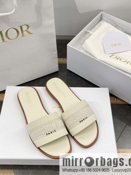 wsxc1713893661550_1-800x800ldi3nlkobsh99073_20250702034008.jpg DIOR spring and summer new leather embroidered flat-bottomed slippers series