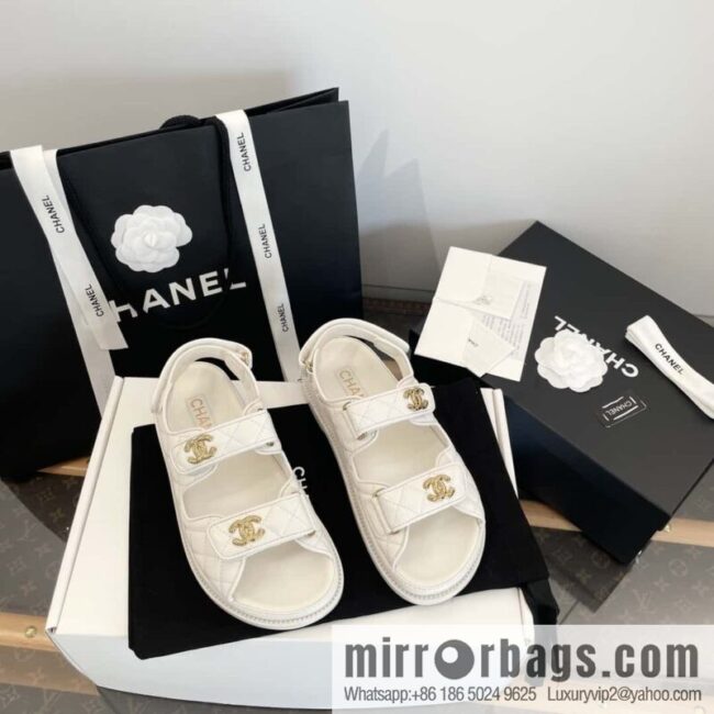 CHANEL Xiaoxiang The latest double Gold buckle, Velcro beach model