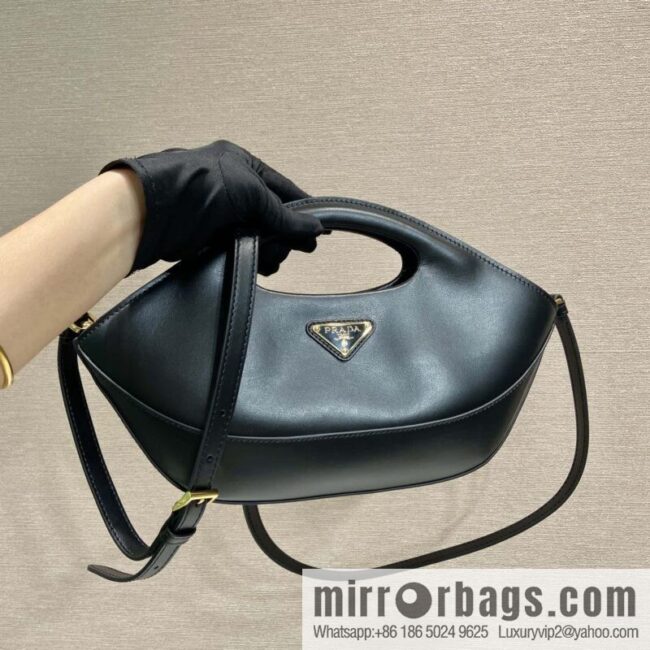 PRADA 🎉 new dumpling bag 🎉 1BA421 black