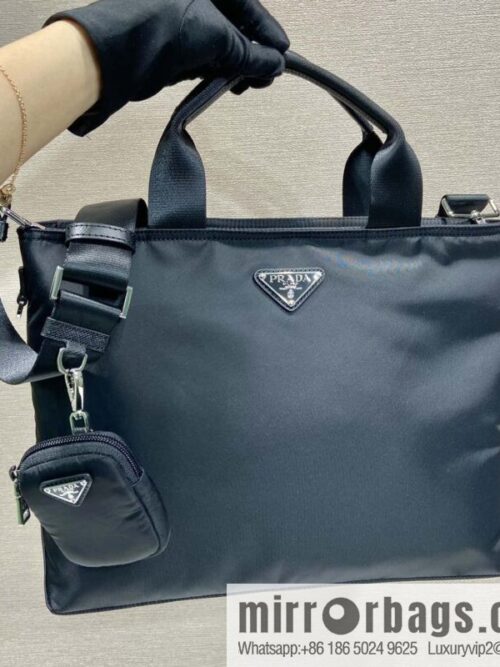 PRADA 🎉 upgrade/neutral briefcase 🎉 1BG876A