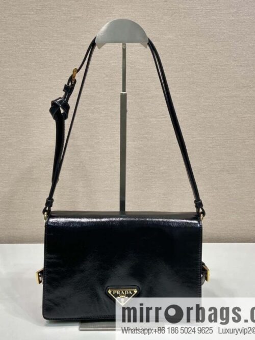 wsxc1718729613707_0-800x8004ivy2snj4pt191373_20250709001931.jpg PRADA 🎉 oil wax leather messenger bag 🎉 1BD082