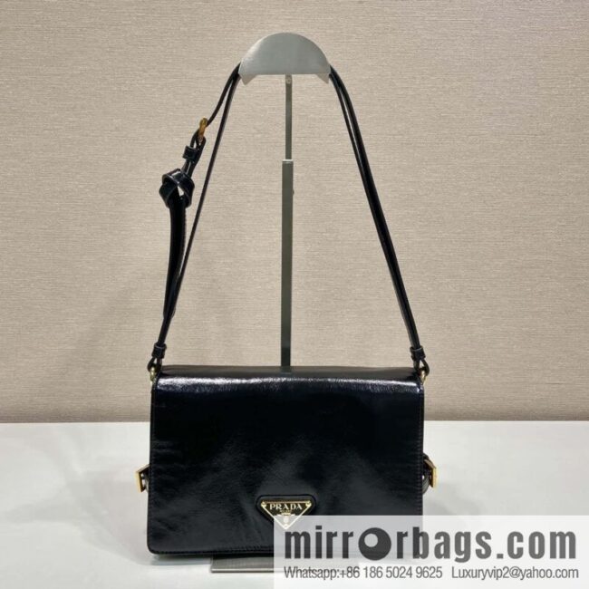 PRADA 🎉 oil wax leather messenger bag 🎉 1BD082
