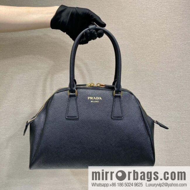 PRADA 🎉 new shell bag 🎉 1BG537