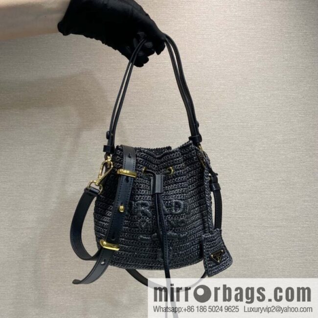 PRADA 🎉 bucket bag 🎉 1BE068