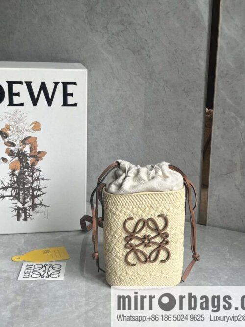 wsxc1719487265185_0-800x800focrni10k0z185144_20250708210559.jpg LOEWE Anagram Basket Phone Bag