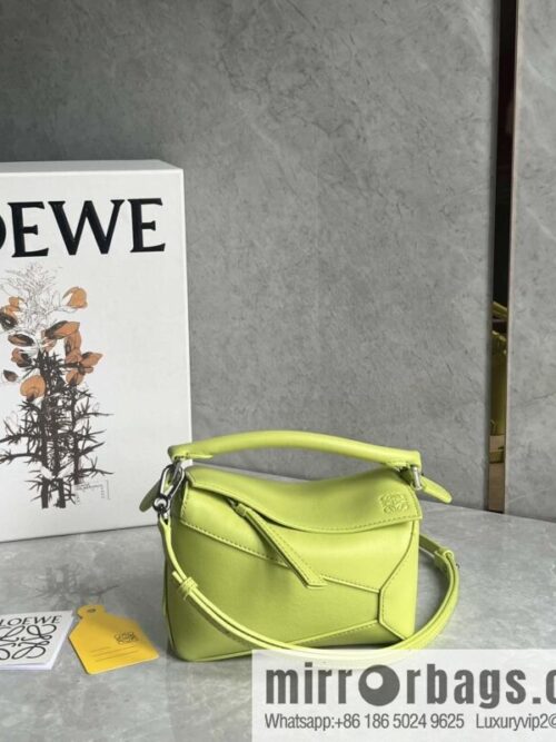 wsxc1719487467091_0-800x800chwmmpcglnw185118_20250708210515.jpg LOEWE puzzle new geometric bag 0680 neon green 18CM