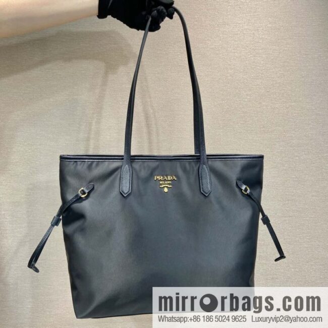 PRADA 🎉 classic tote bag 🎉 1BG955
