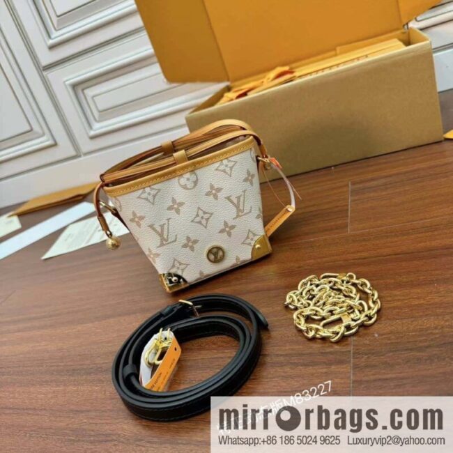 LV M83227 NO ÉPURSE LV CHARMS BAG