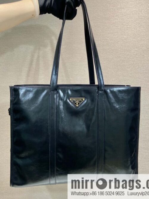 wsxc1722010616177_0-800x800ye40xno4rie173847_20250705225120.jpg PRADA 🎉 oil wax tote bag 🎉 1BG460