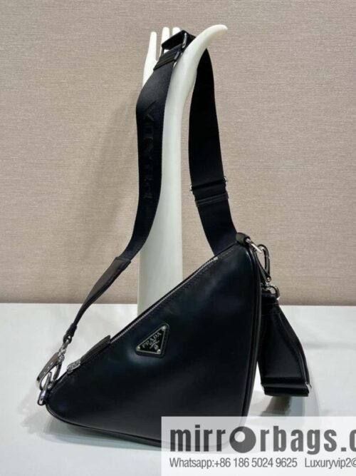 wsxc1722520910074_0-800x8000213inzg4jp173766_20250705224848.jpg PRADA 🎉 Upgrade Board Triangle Pack 🎉 2VH155 Plain Weave, Black