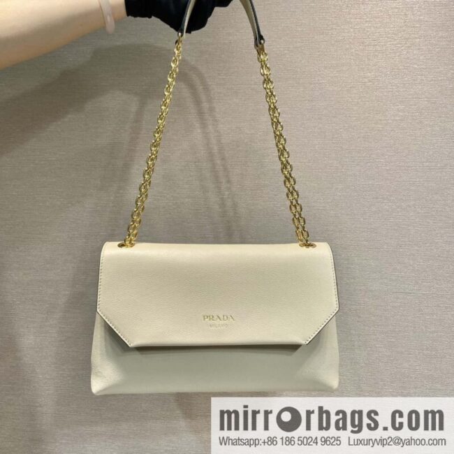 PRADA 🎉 new small 🎉 1BD371 women