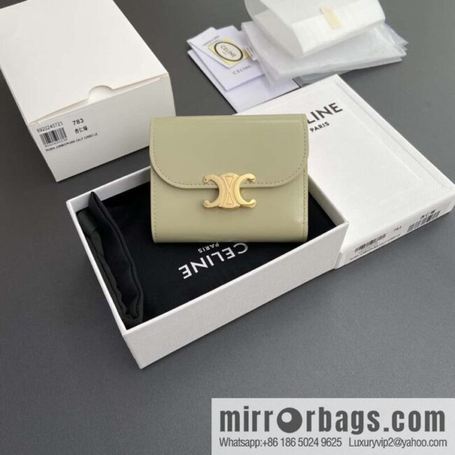 CELINE TRIOMPHE shiny cow leather wallet 10D782CQH.04LU783