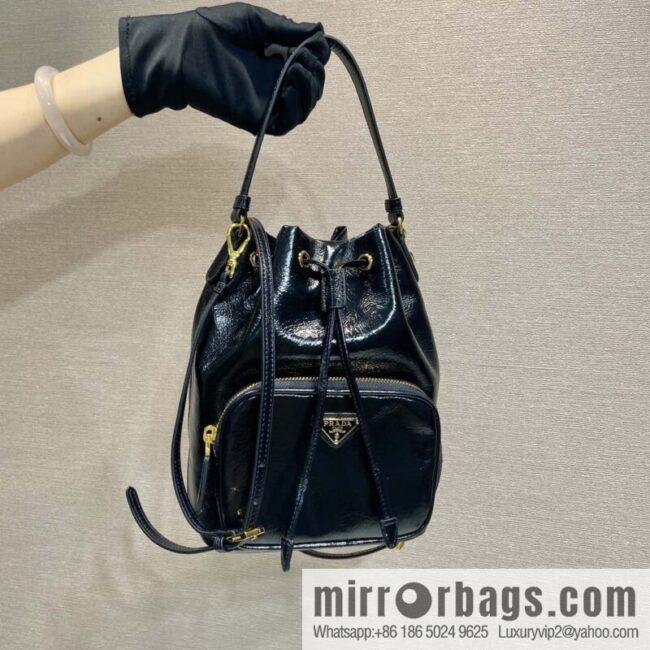 PRADA 🎉 paint crumpled skin bucket bag 🎉 1BH038