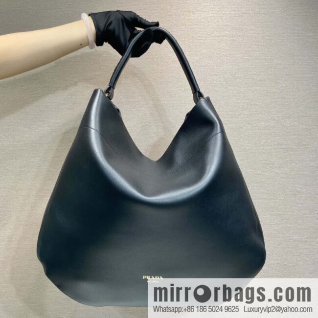 PRADA 🎉 new tote bag 🎉 1BC219 black