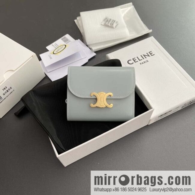 CELINE TRIOMPHE shiny cow leather wallet 10D782CQH.04LU783