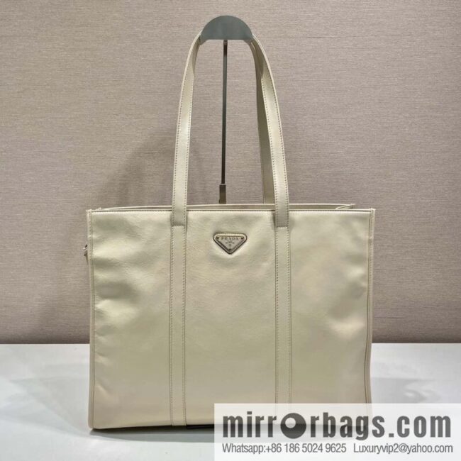 PRADA 🎉 oil wax tote bag 🎉 1BG460 lime