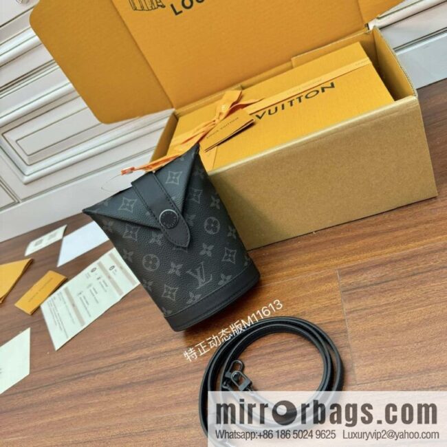 LV M11613 Envelope Pouch