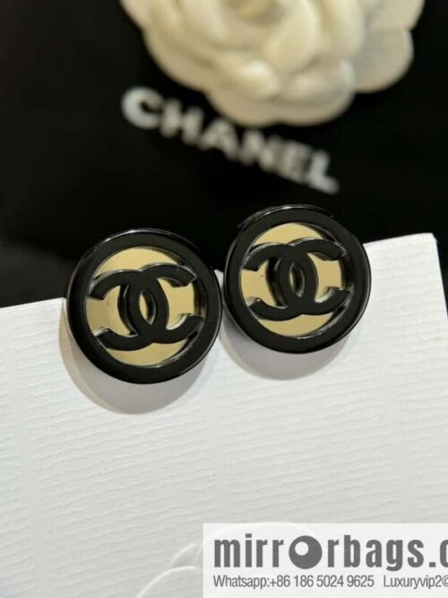 wsxc1727100835472_0-800x8001s2d3qi4bgx52306_20250630004111.jpg ❗️New ❗️☀️ new ☑️ chanel c1 double c round acrylic stud earrings ☀️
