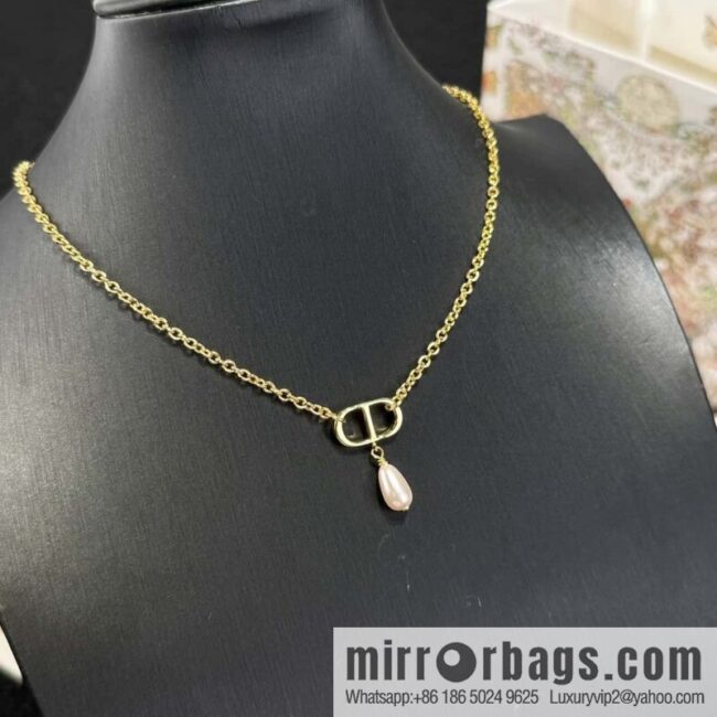 New ☑️ DIOR CD Pink Pearl Necklace
