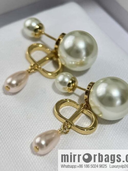 wsxc1727194786479_0-800x800abhwfcwyept52133_20250630003927.jpg New ☑️ DIOR CD pink pearl stud earrings