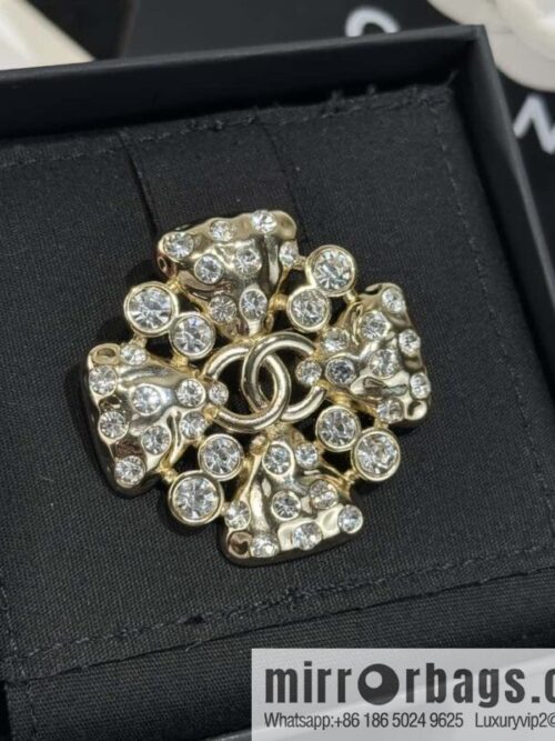 wsxc1727194790322_0-800x8000f0quhzt0dv52117_20250630003915.jpg ❗️New ❗️☀️ New ☑️ Chanel Double C Clover Brooch ☀️