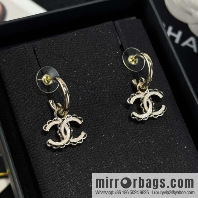❗️New ❗️☀️ new ☑️ chanel c2 double c lace edge stud earrings ☀️